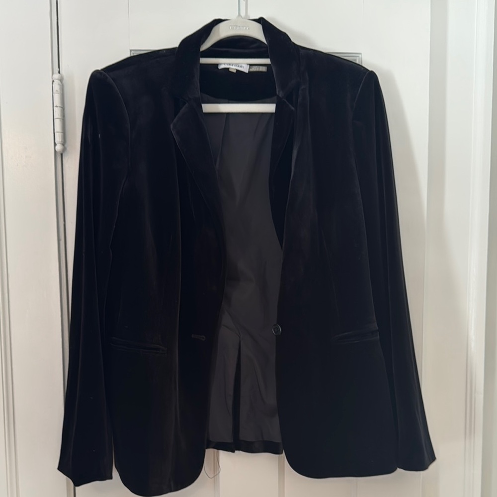 Elegant Black Velvet Women's Blazer